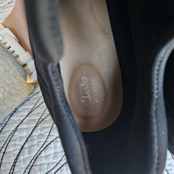 EUC Clarks Artisan Adya Bella Suede Black Slip-on Ankle Bootie Heels Black 10 - Picture 10 of 13